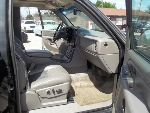 Used 2005 GMC Yukon Denali AWD/4WD image 7