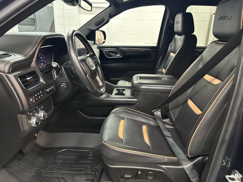 Used 2023 GMC Yukon XL AT4 w/ Technology Package AWD/4WD image 18