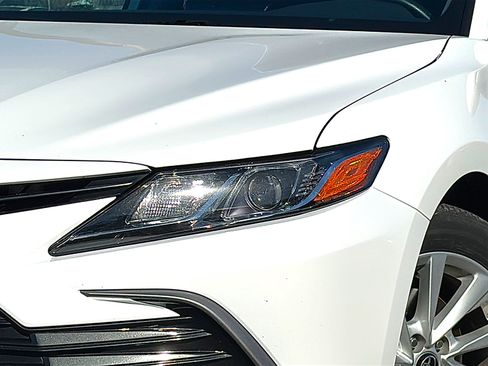 Used 2024 Toyota Camry LE image 4