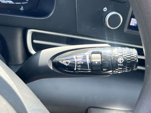 Used 2025 Hyundai Elantra SE w/ Cargo Package FWD image 24