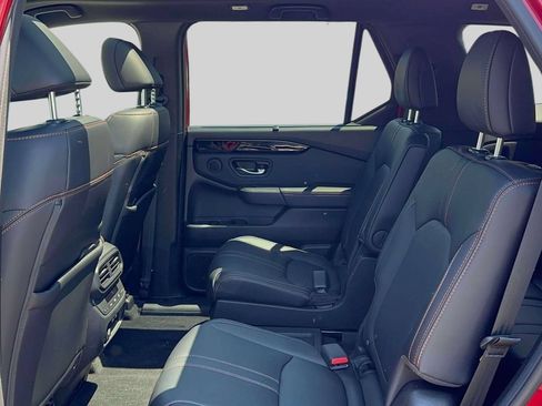 Used 2023 Honda Pilot TrailSport image 9