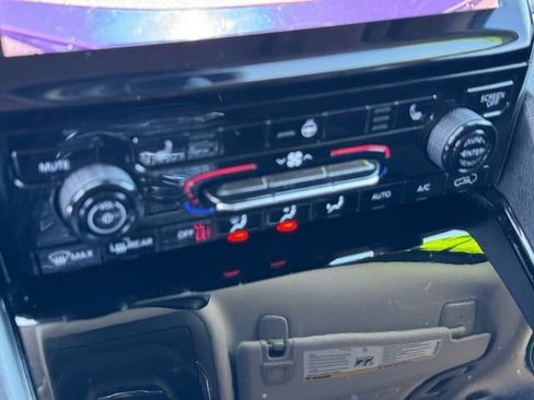 Used 2023 Jeep Grand Cherokee L Limited AWD/4WD image 24