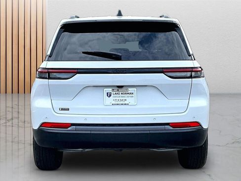 New 2026 Jeep Grand Cherokee Altitude RWD image 8