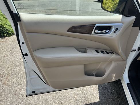 Used 2018 Nissan Pathfinder Platinum AWD/4WD image 19