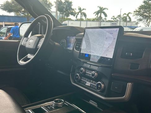 Used 2024 Ford Expedition Limited image 24