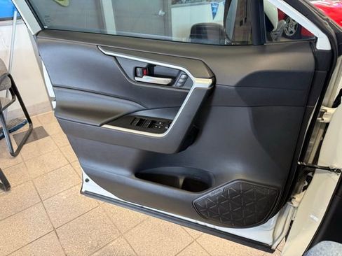 Used 2020 Toyota RAV4 XLE Premium image 20