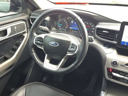 Used 2022 Ford Explorer XLT w/ Equipment Group 202A image 29