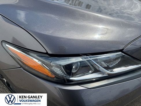 Used 2020 Toyota Camry SE FWD image 7