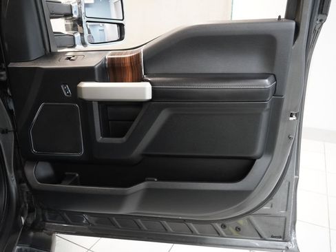 Used 2016 Ford F150 Lariat w/ Heavy-Duty Payload Package AWD/4WD image 33