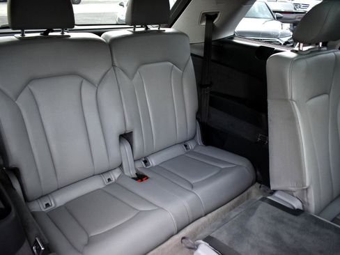 Used 2018 Audi Q7 3.0T Prestige w/ Prestige Package image 29