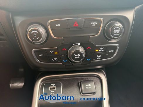 Used 2018 Jeep Compass Latitude w/ Popular Equipment Group FWD image 17