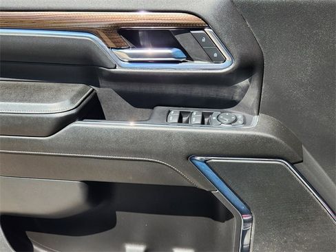 Used 2024 Chevrolet Silverado 2500 LT image 25