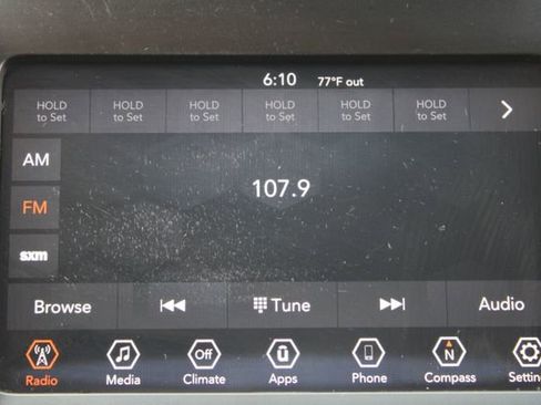 Used 2019 Jeep Cherokee Latitude Plus w/ Comfort/Convenience Group FWD image 23