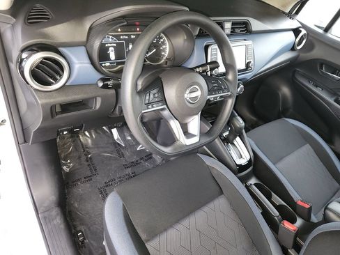 Used 2025 Nissan Versa SV FWD image 12