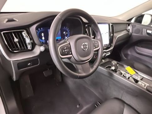 Used 2025 Volvo XC60 B5 Core AWD/4WD image 14