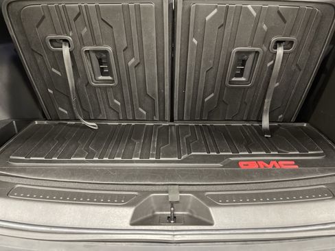 Used 2023 GMC Acadia SLE w/ Driver Convenience Package image 12