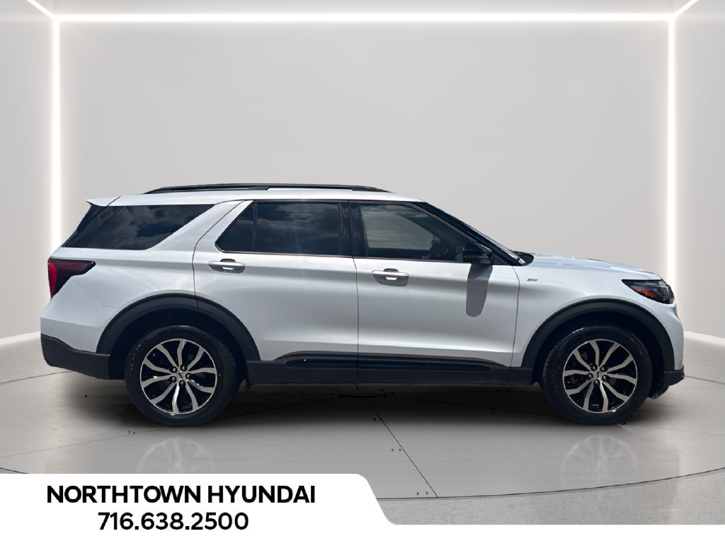 Used 2026 Ford Explorer ST-Line AWD/4WD image 3
