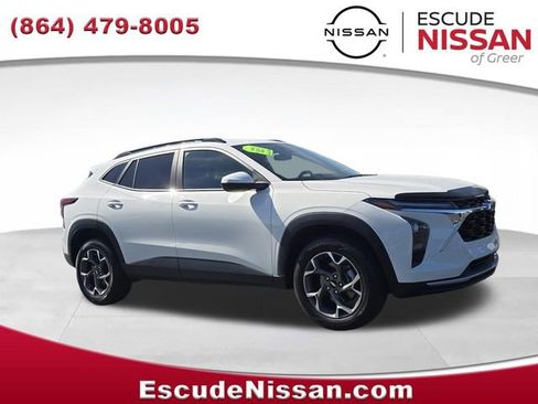 Used 2024 Chevrolet Trax LT w/ Driver Confidence Package FWD image 1
