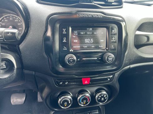 Used 2017 Jeep Renegade Latitude w/ Cold Weather Group AWD/4WD image 20