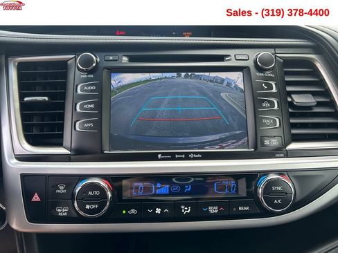Used 2019 Toyota Highlander SE AWD/4WD image 17