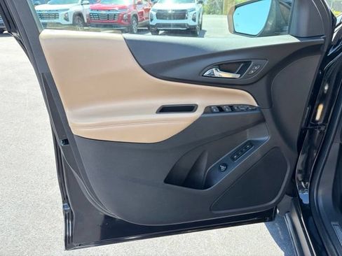 Used 2023 Chevrolet Equinox Premier AWD/4WD image 12