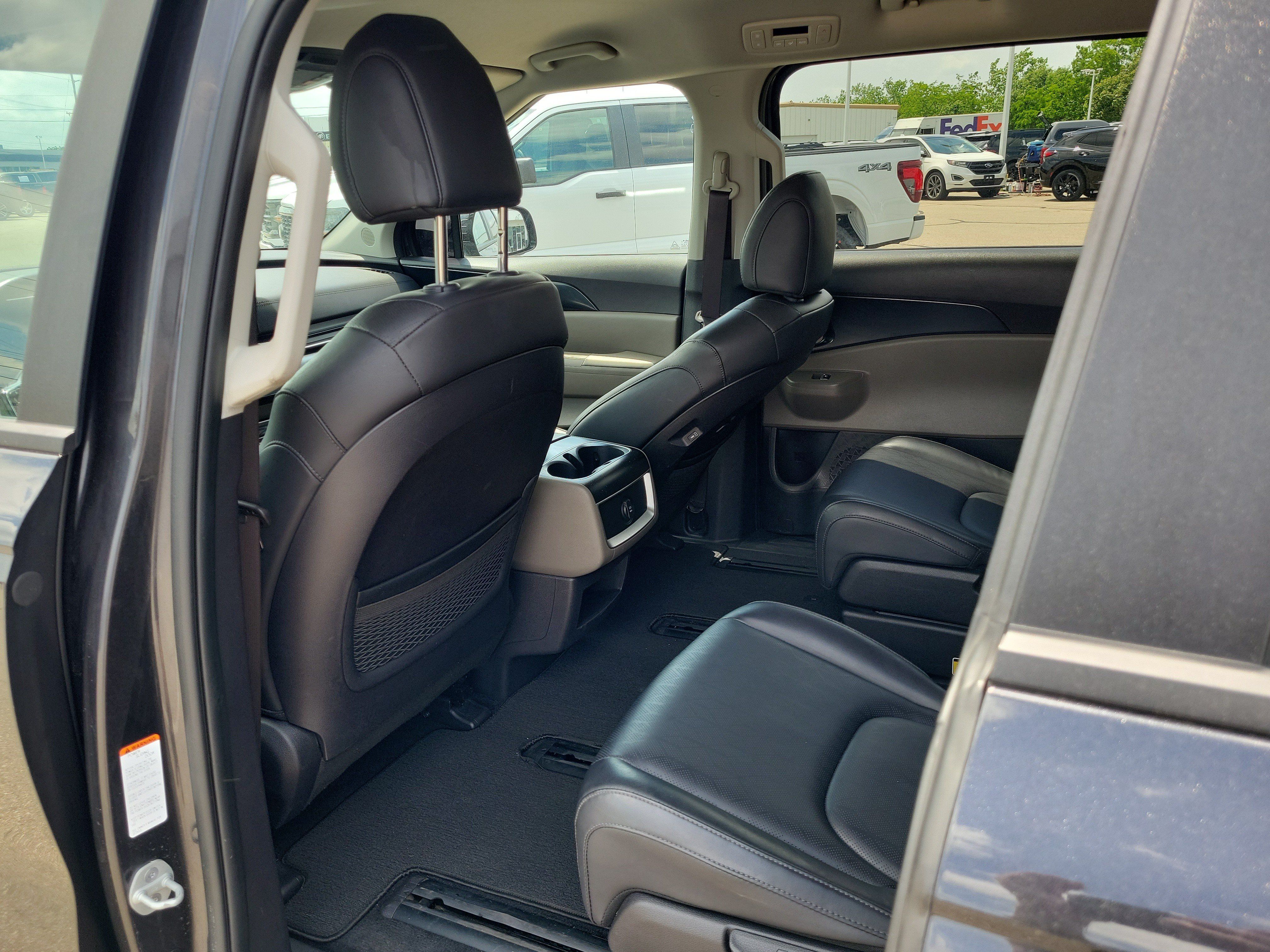 Used 2025 Kia Carnival FWD image 13