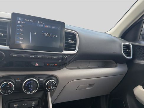 Used 2025 Hyundai Venue SEL FWD image 12