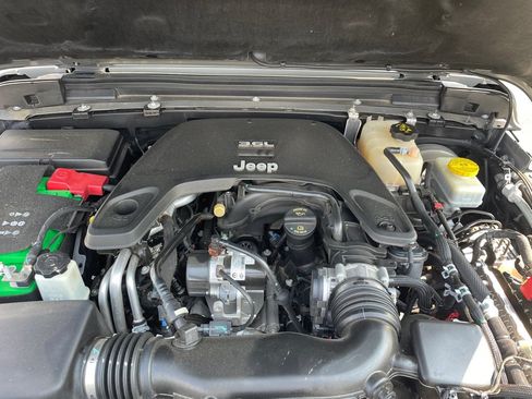 Used 2021 Jeep Wrangler Unlimited Rubicon AWD/4WD image 10