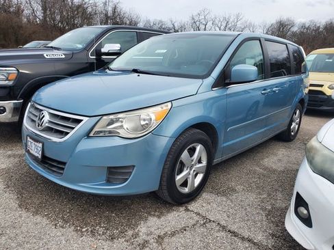 Used 2010 Volkswagen Routan SE image 7