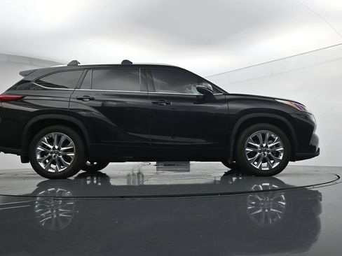 Used 2022 Toyota Highlander Limited AWD/4WD image 35