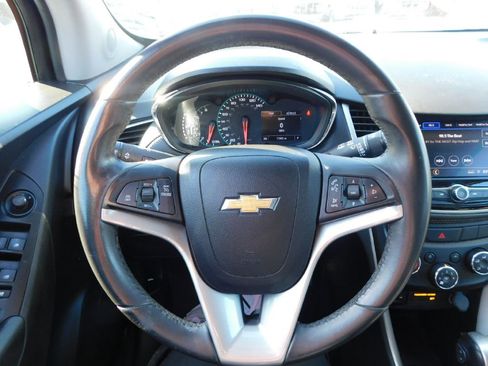 Used 2021 Chevrolet Trax LT w/ LT Convenience Package image 24