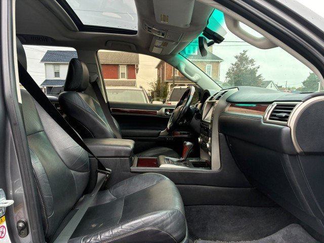 Used 2016 Lexus GX 460 w/ Premium Package AWD/4WD image 16