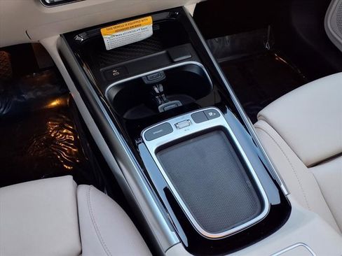 Used 2025 Mercedes-Benz GLA 250 4MATIC image 7