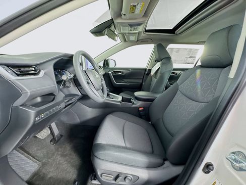 New 2025 Toyota RAV4 XLE image 31