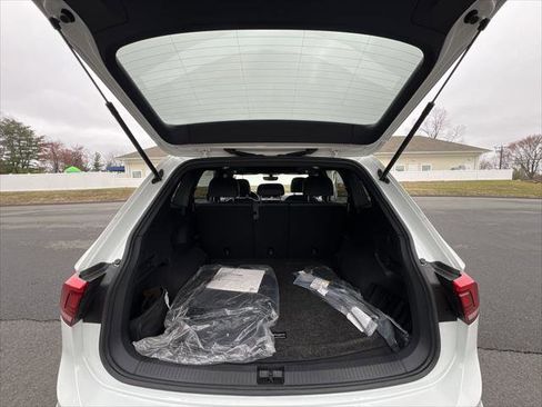 Used 2021 Volkswagen Tiguan SE R-Line image 23