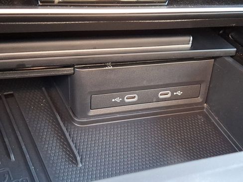 Certified 2025 Volkswagen Atlas Cross Sport SE image 22