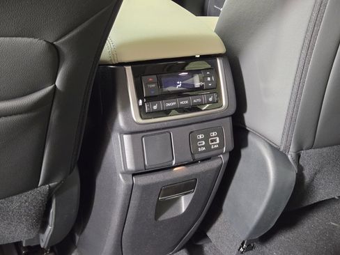 New 2026 Subaru Ascent Limited w/ Popular Package #2 AWD/4WD image 11