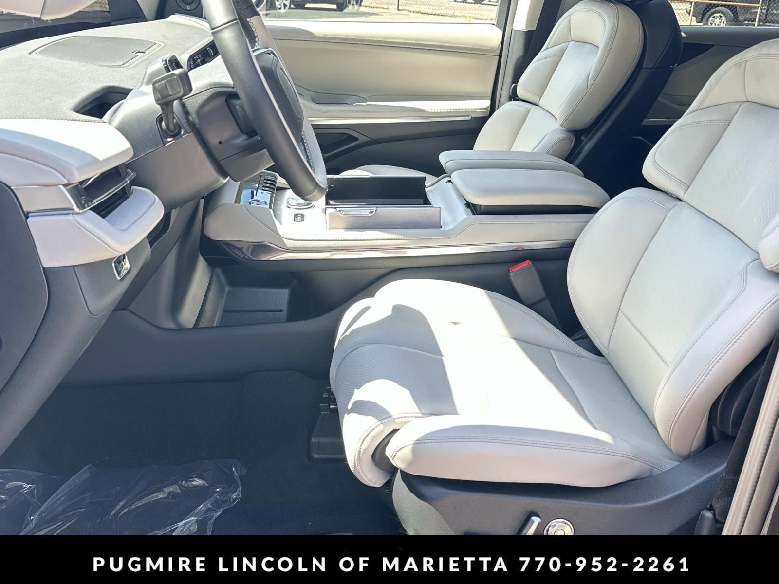New 2026 Lincoln Navigator Premiere AWD/4WD image 5
