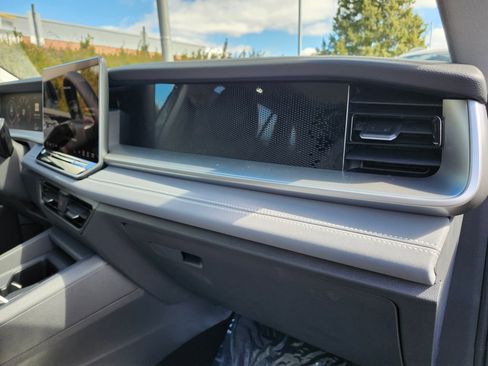 New 2026 Volkswagen Tiguan SE image 12