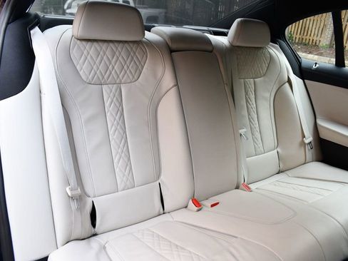 Used 2022 BMW 750i xDrive 750i xDrive w/ M Sport Package image 57