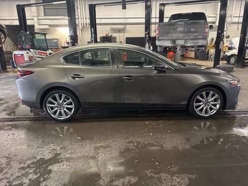Used 2020 MAZDA MAZDA3 Sedan w/ Preferred Package image 8