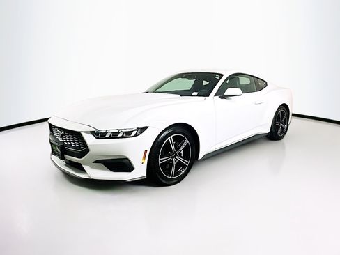 Used 2024 Ford Mustang Premium image 3