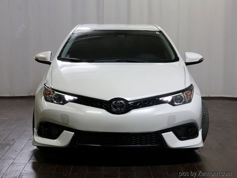 Used 2017 Toyota Corolla iM image 3
