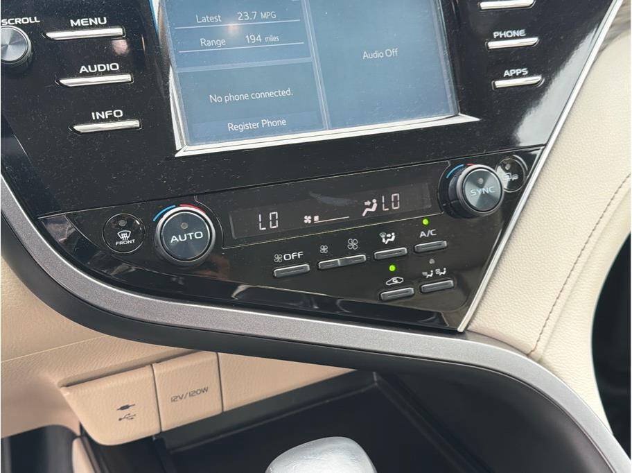 Used 2018 Toyota Camry XLE FWD image 13