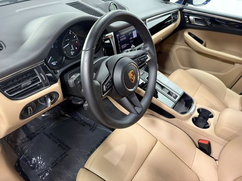 Certified 2026 Porsche Macan AWD/4WD image 4