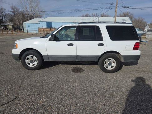Used 2006 Ford Expedition XLT image 2