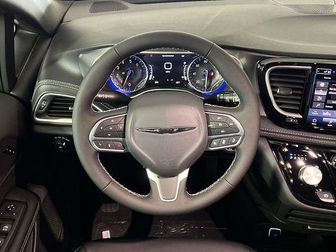 New 2026 Chrysler Pacifica Select image 28