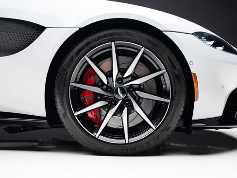 Used 2019 Aston Martin V8 Vantage Coupe RWD image 38