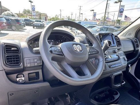 Used 2025 RAM ProMaster 2500 w/ Convenience Group image 17