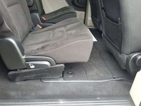 Used 2017 Dodge Grand Caravan SE w/ Power Window Group FWD image 25